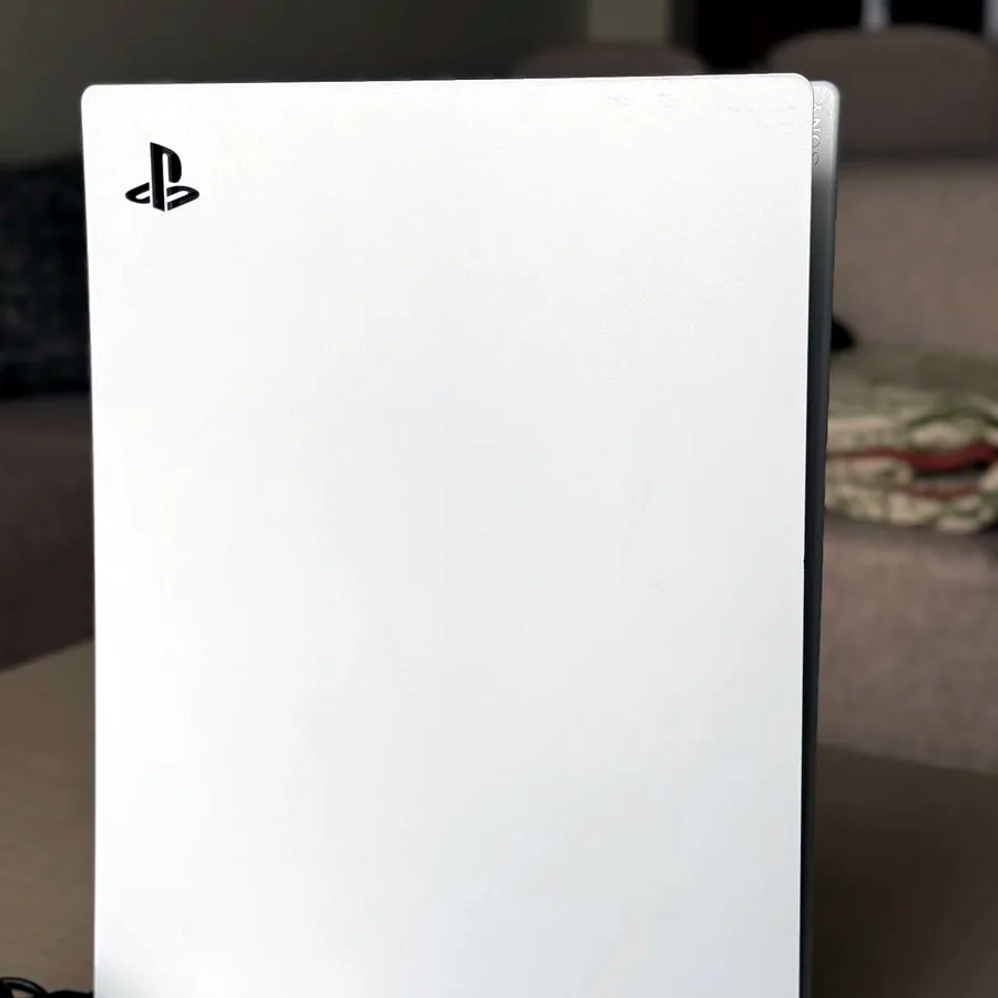 PlayStation 5 Disc Edition, Launch Edition