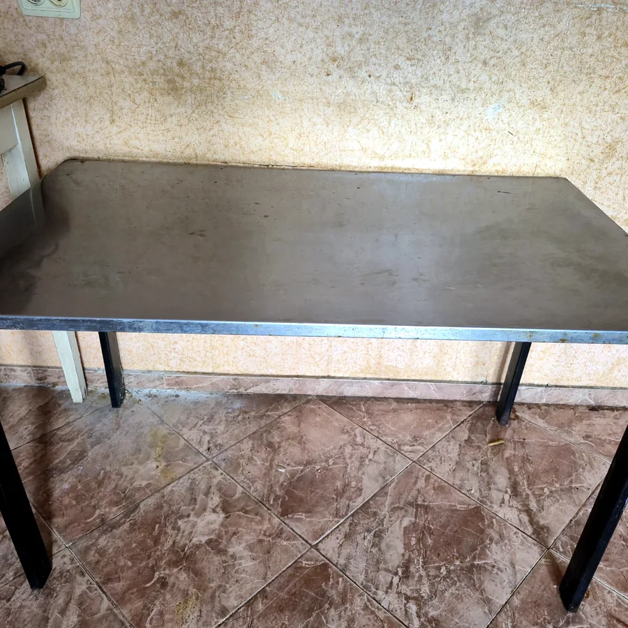 Железный стол, 60х105х45 см