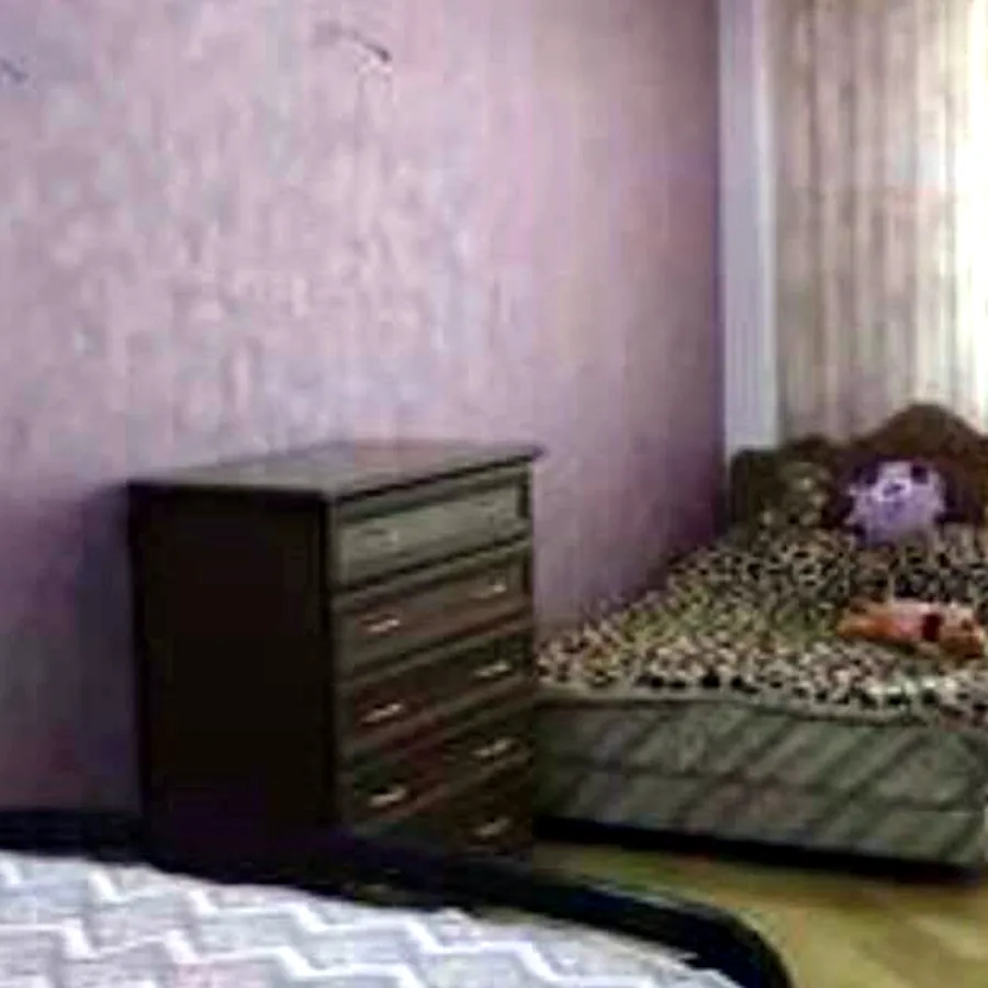 Двуспальная кровать из дерева с матрасом