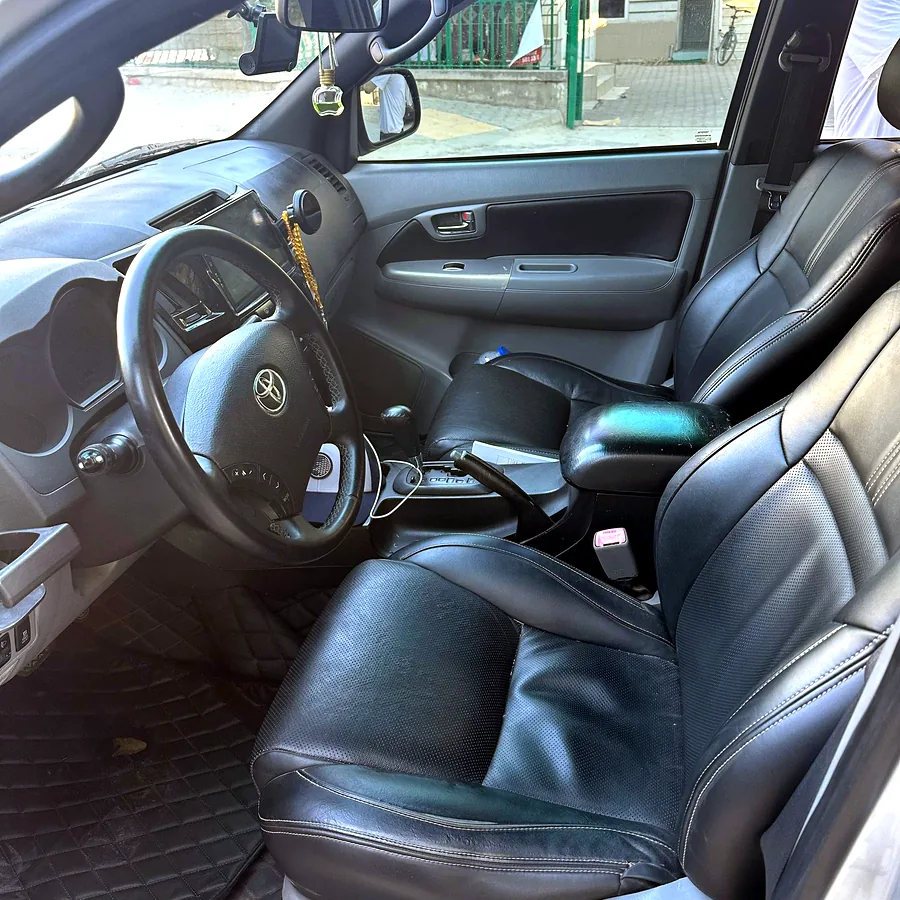 Toyota Hilux 2010, отличное состояние
