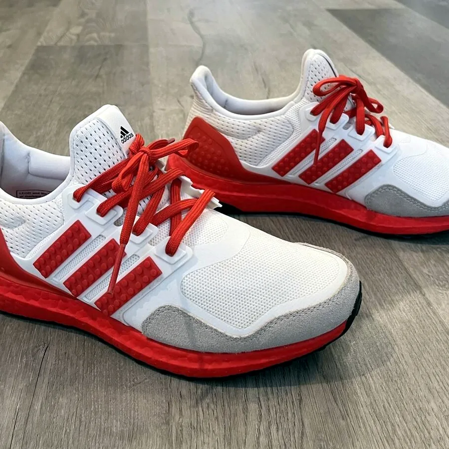 Кроссовки Adidas Ultraboost DNA x LEGO, размер 42