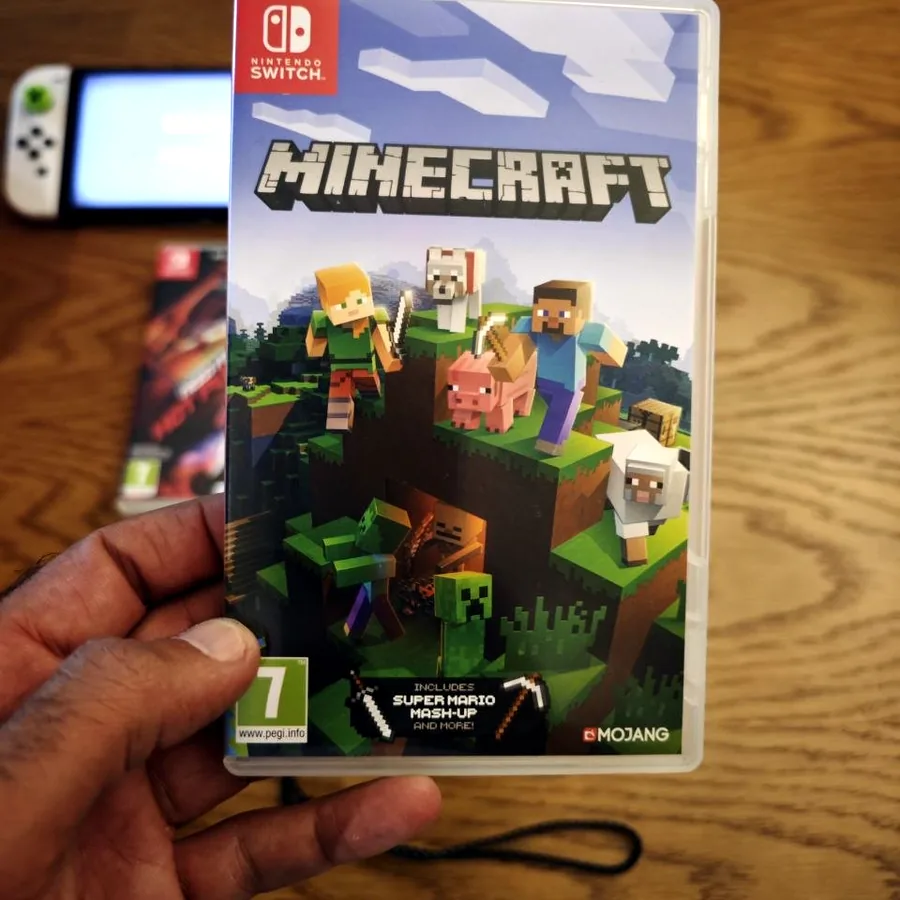 Nintendo Switch OLED с 6 играми и аксессуарами