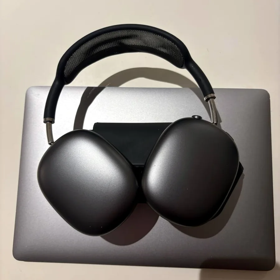 AirPods Max, 1-е поколение