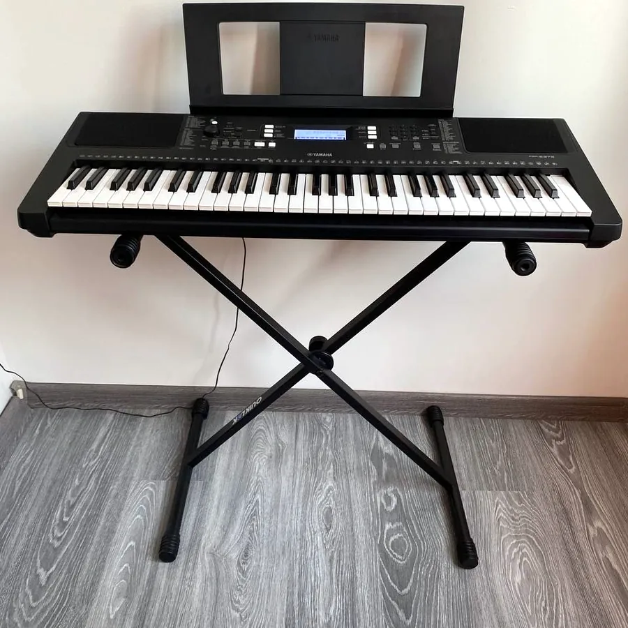 Синтезатор Yamaha PSR-E373 с аксессуарами