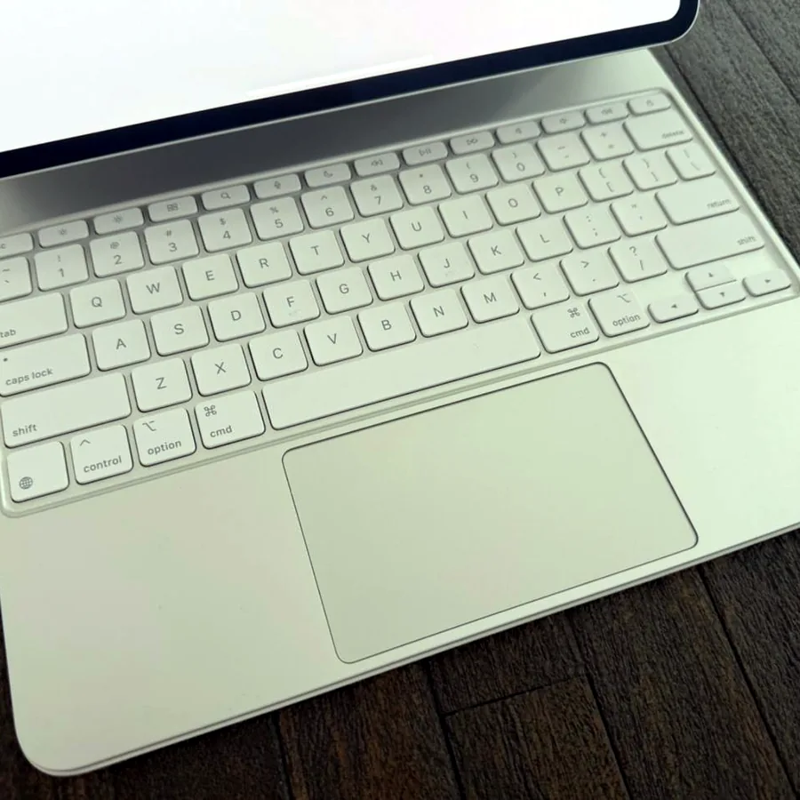 Apple iPad Pro M4 13 дюймов 256GB с Magic Keyboard