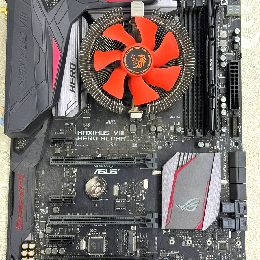 Материнская плата ASUS Maximus VIII Hero с процессором и ОЗУ