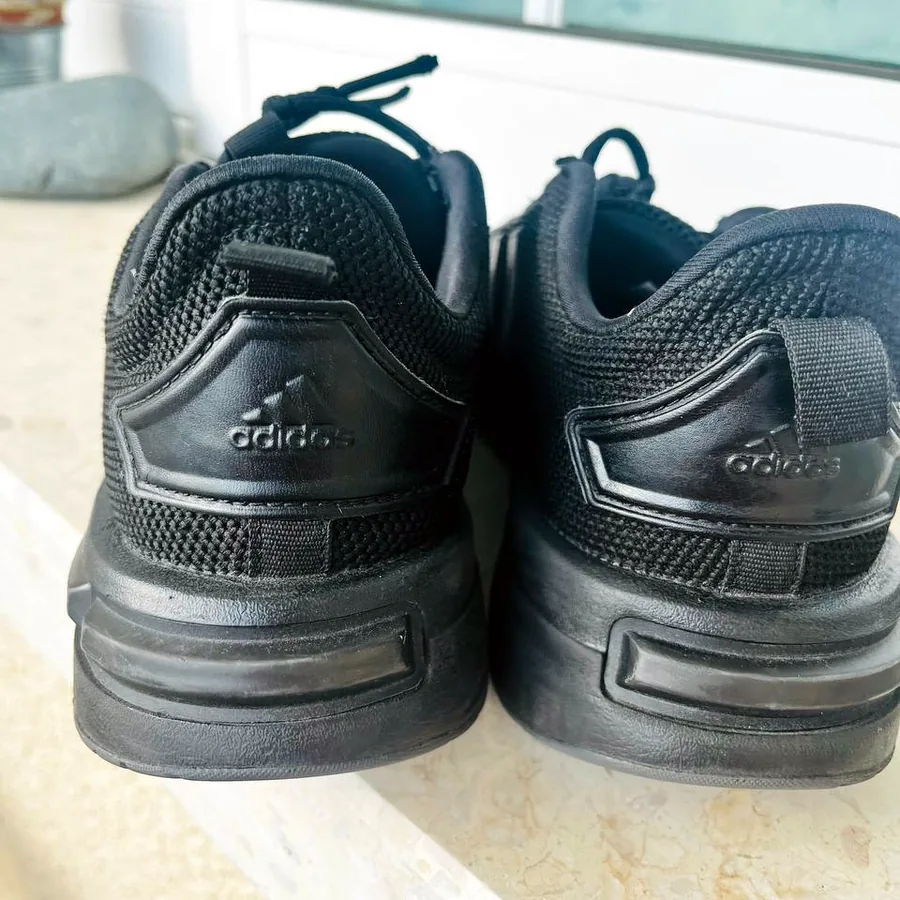 Кроссовки детские Adidas и Fabric, размеры 38,5 и 39