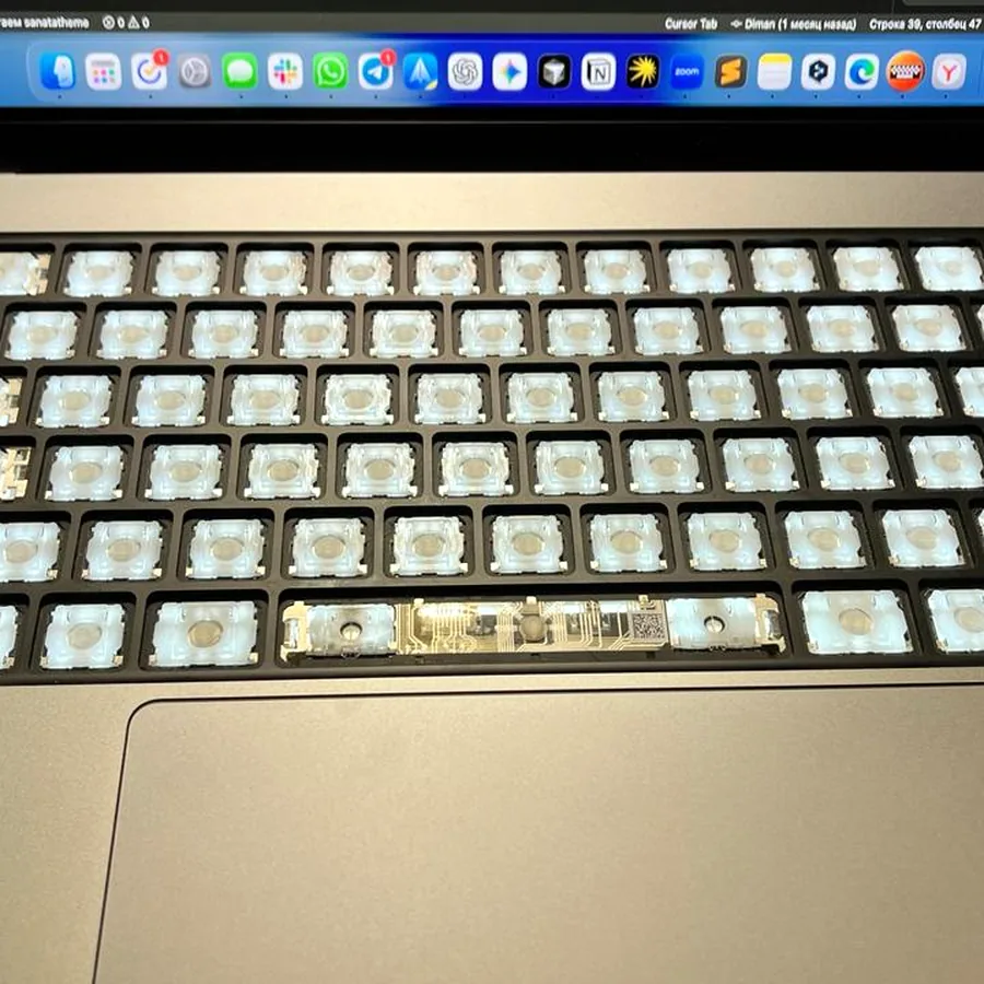 Силиконовая накладка с русскими буквами для MacBook