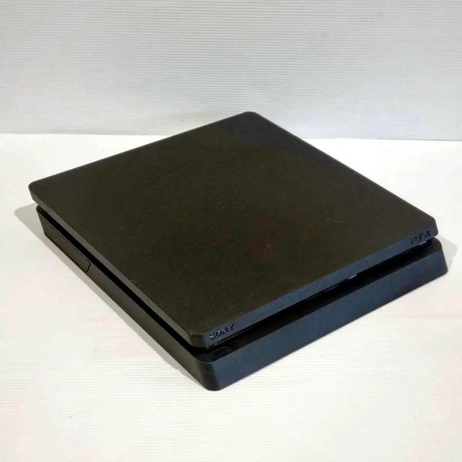 PS4 Slim в отличном состоянии, 2 контроллера и 2 игры