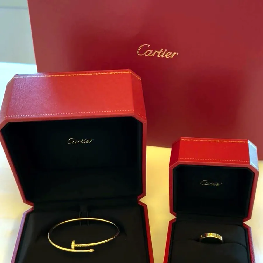 Кольцо Cartier Love Small Model с бриллиантом