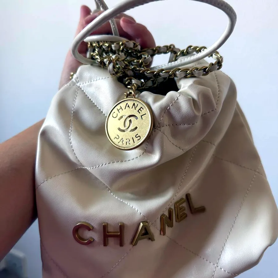 Сумка Chanel белая, в носке один раз
