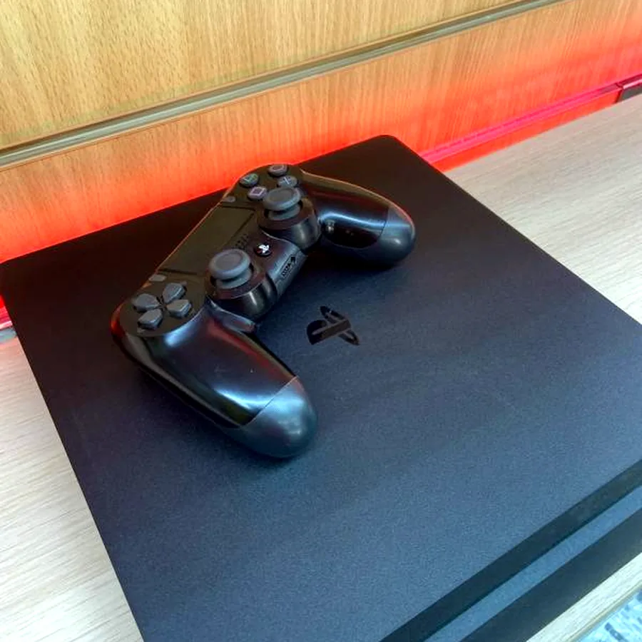 PlayStation 4 Slim 1TB с играми
