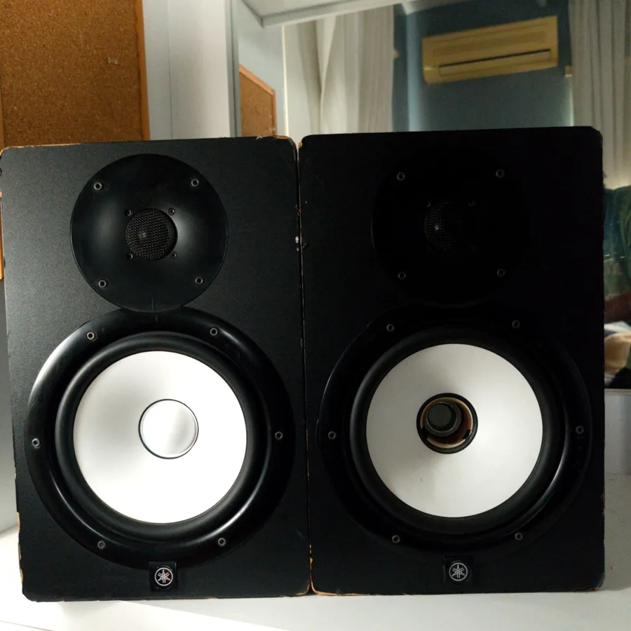 Пара акустических колонок Yamaha HS8