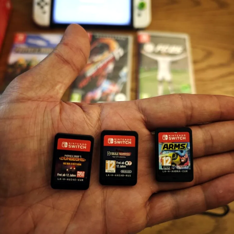 Nintendo Switch OLED с 6 играми и аксессуарами