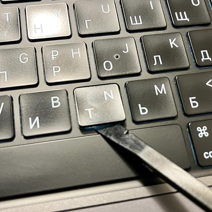 Силиконовая накладка с русскими буквами для MacBook