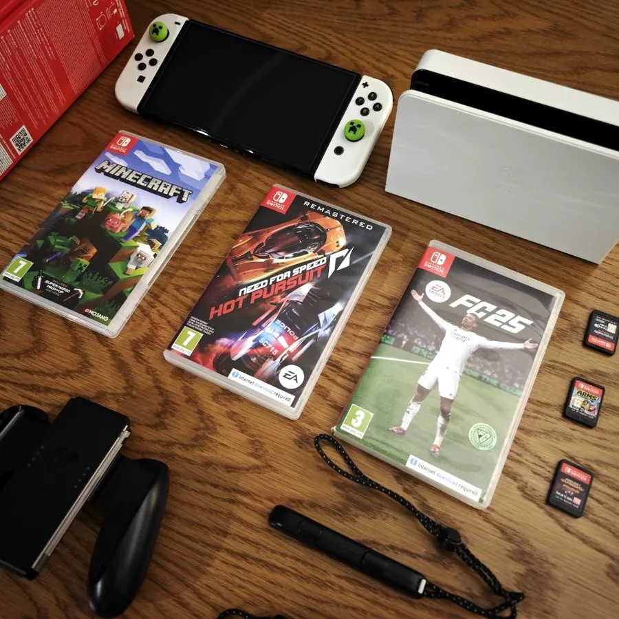 Nintendo Switch OLED с 6 играми и аксессуарами