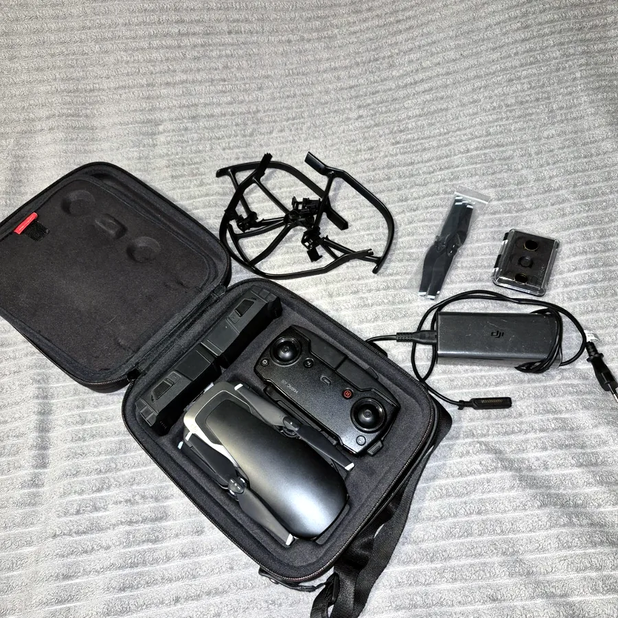 Квадрокоптер DJI Mavic Air с аксессуарами