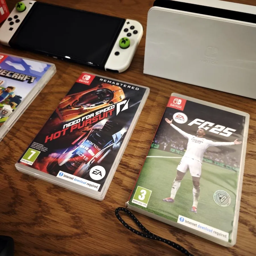 Nintendo Switch OLED с 6 играми и аксессуарами